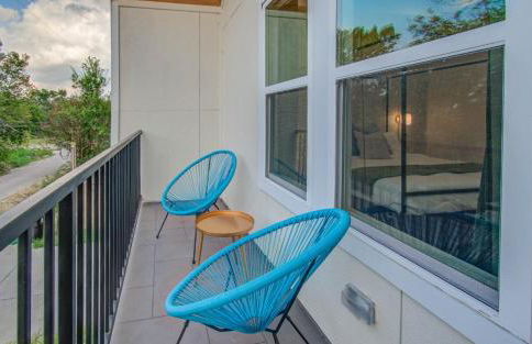 Houston Entertainment Haven - Photo 22