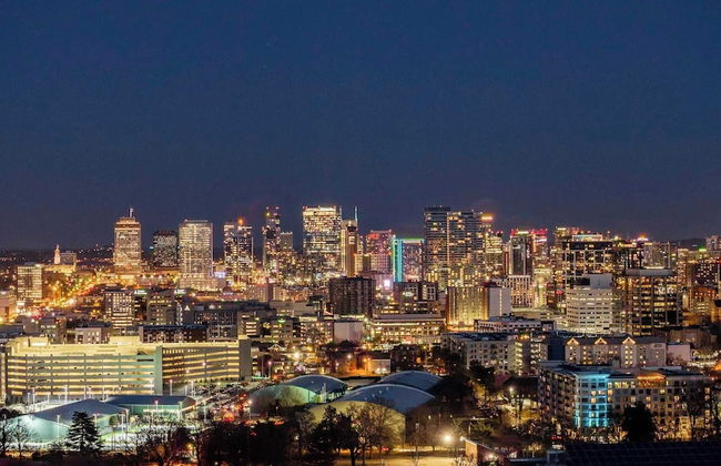 Prime Walkable Midtown Location, Pool, Gym Outlaw's Den by Avantstay - Foto 38