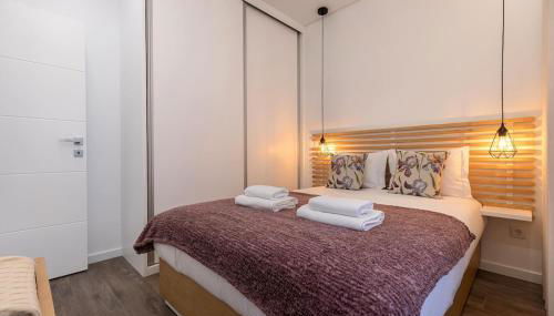 New Apartment by the Metro - Foto 2, towels, wardrobe