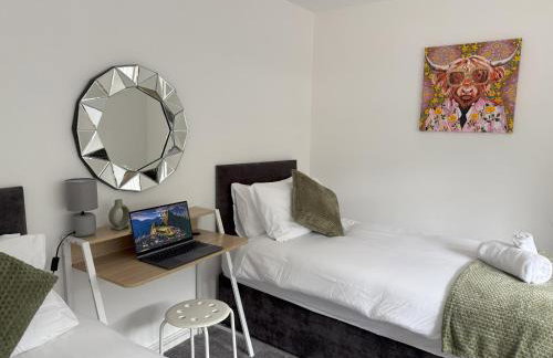 Low Street Escape 3 Bed, Sleeps 9, Gated Drive, WiFi, Contractors - Foto 27