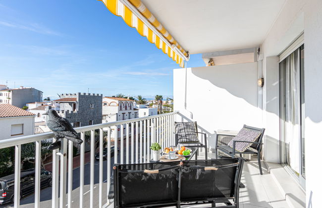 2 bedroom Apartment in Castelló d'Empúries - Photo 5