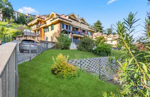 Lovely Orange House - Photo 11