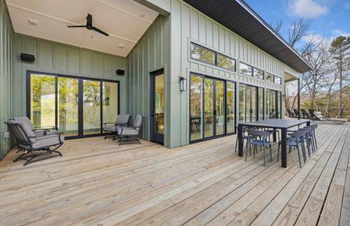 Lakeside Luxe-Lake Access-Hot Tub-Amazing Patio - Foto 8