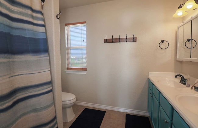 Superb Home With Private Walkover to Beach - Foto 27