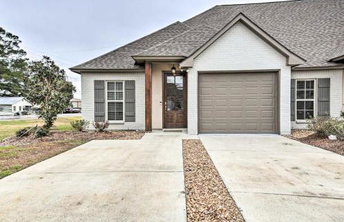 Dreamy Prairieville Townhome with Deck and Yard! - Foto 3