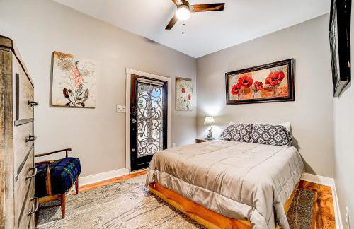 Dog-friendly home with large patio, W/D & central AC - Foto 19