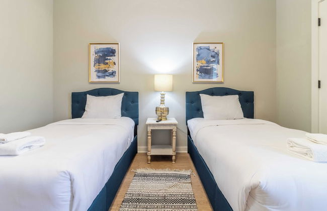 Monty by Avantstay 4bdr 4ba, Balcony w/ Outdoor Seating, 5mins to DT - Photo 29