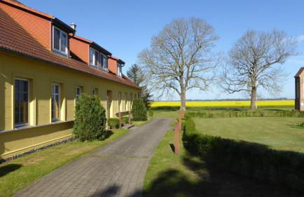 Gut-Rattelvitz-Parterre-A-hochwertig-Sauna-Kamin-eTankstelle-Spielscheune-15-000qm-Parkland - Foto 25