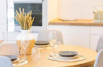 Vasilios Villa, with Pool, Gym & Close to Beach, By ThinkVilla - Foto 32