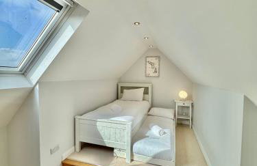 Stunning 7 Bedroom Escape Near New Forest and Beach - Large Garden - Serene Setting - Sleeps 14 - Foto 56