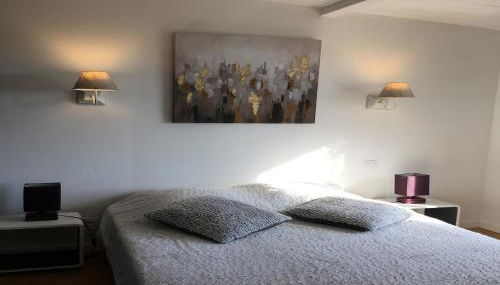 Tranquil Villa with Pool - Foto 5