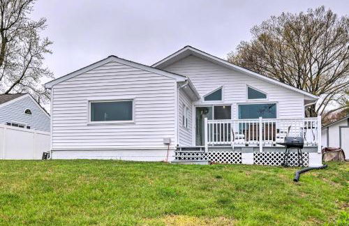 Waterfront Cottage with Private Beach and Deck! - Foto 25