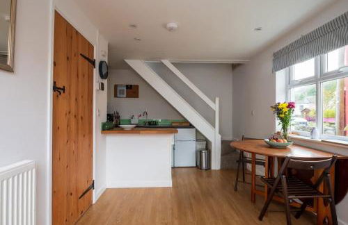 Riverside Bothy In Heart of Scenic Harbour Village - Photo 4