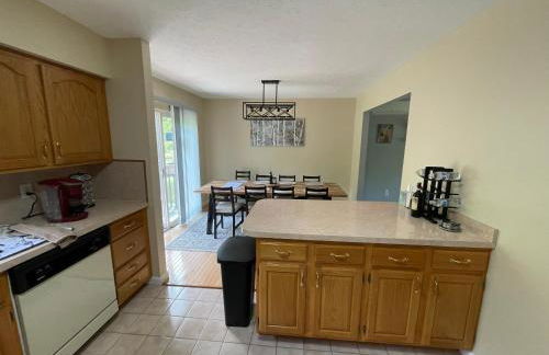 Spacious Pocono Home with Hot Tub and Fire Pit - Foto 9