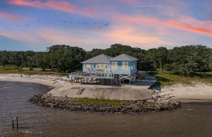 Private Waterfront Beach House with Fire-pit - Foto 1