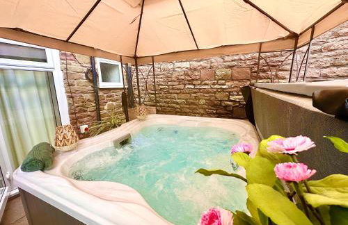*Brecon Beacons,Log Burner, hot tub Dogs Welcome* - Photo 34