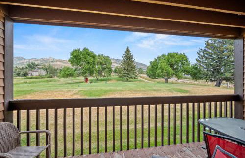 Welcoming Wolf Getaway WL1405 Ski Escape Hot Tub - Foto 11