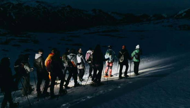 Paseo nocturno con raquetas de nieve por Fuentes de Invierno - Foto 2, Disfrutando de la caminata nocturna con raquetas de nieve