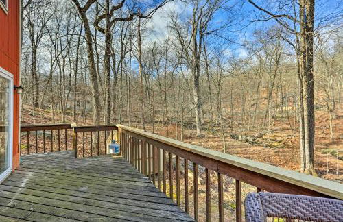 4 Mi to Tubing Cozy Bushkill Cabin with Deck! - Foto 22