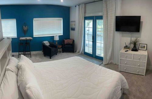 Studio with Private Beach on Bayou Grande - Photo 6