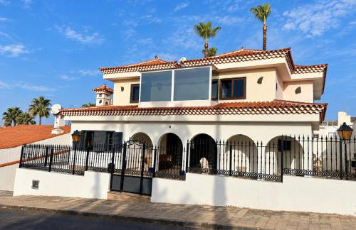 Large Villa in Maspalomas with Huge Private Pool, Jacuzzi & Gym - Foto 27