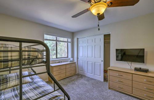 3 Mi to Rainbow Lake Home with Hot Tub and Deck - Foto 24