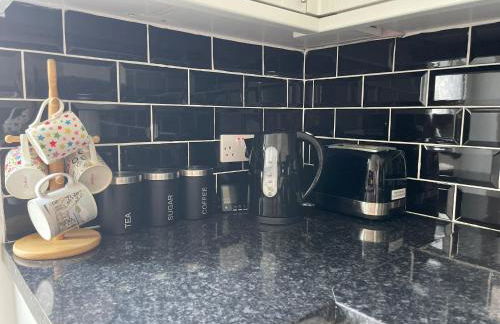 Lovely 2 bedroom apartment with a garden - Photo 9