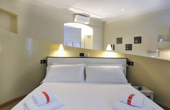 At Home Heart of Milan - Design Duomo Apartment - Photo 3