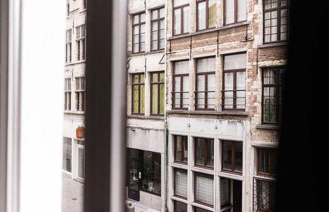 Gorgeous Apartment in old City Centre of Antwerp 1 - Photo 4