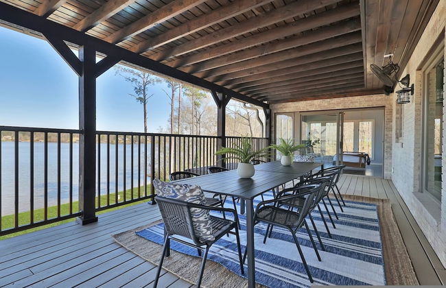 7BR Lakefront Haven Pool Hot Tub Gated 4acres - Foto 48