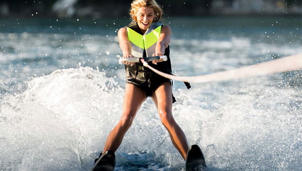 Wakeboard o sci d'acqua a Bentota