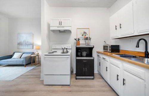 Cozy 1BR with Parking - Near UC, Zoo, Downtown - Foto 9