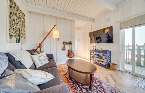 Sun-Soaked Sandy Point Haven with Beach Access! - Foto 17