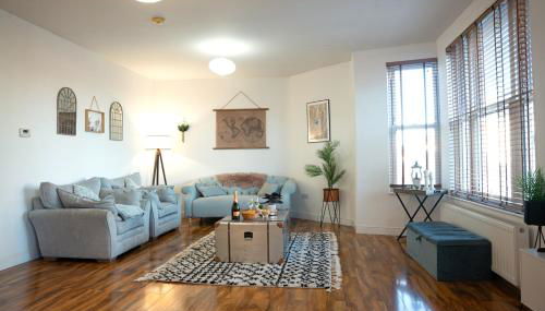 Modern Penthouse with Balcony - Near Beach & Town - Foto 4, Game Room