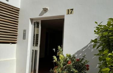 Stylish Seaview Apartment - Photo 37