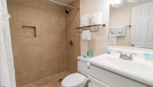 Beach Vibes with Great Amenities on the 2nd Floor - Foto 4