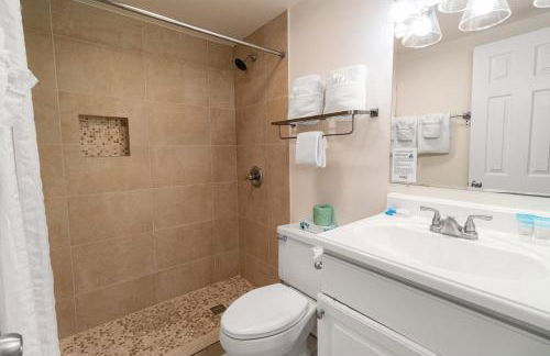 Beach Vibes with Great Amenities on the 2nd Floor - Foto 4