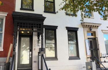 Sleeps 12 Downtown Entire home with rooftop - Foto 80