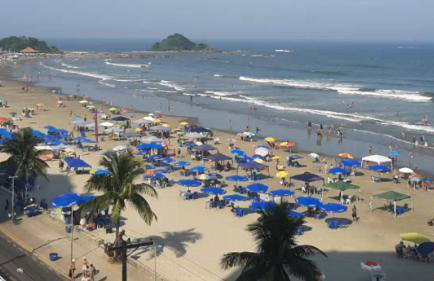 APARTAMENTO, ATÉ 4 PESSOAS,20 Metros da PRAIA do SONHO, PÉ NA AREIA,100 MB WI-FI - Foto 2