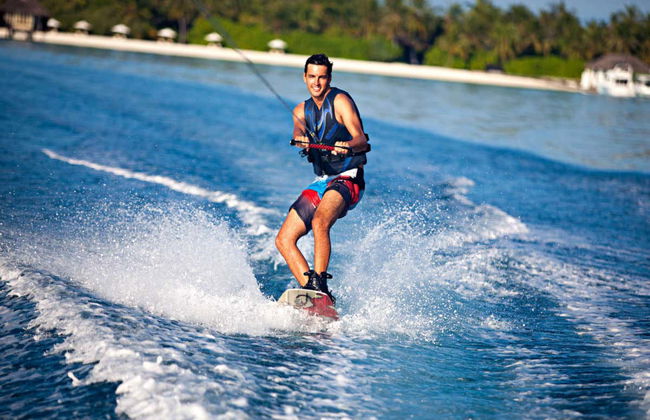 Esquí acuático o wakeboard en Maafushi - Foto 2