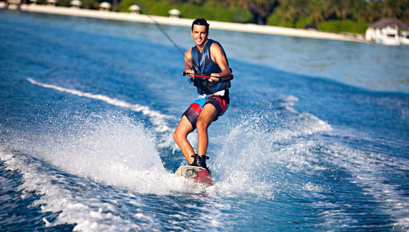 Water Skiing or Wakeboarding Experience in Maafushi - Foto 2