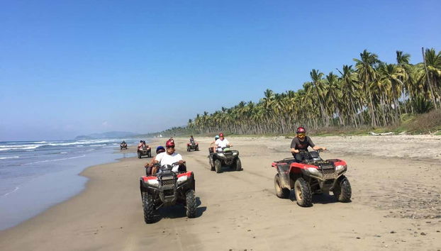 Parcourez la plage en quad