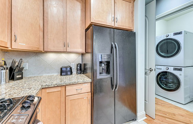 Heart of Dtwn Omaha: Historical Apt w/ Perks - Foto 7