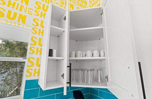 Sunshine House #1-Selfie-Friendly - Steps to Beach - Foto 32