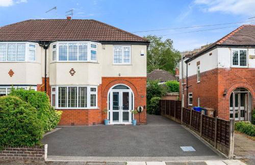 Pass The Keys Picture Perfect Haven in Didsbury Village - Free Parking & EV Station - Photo 47