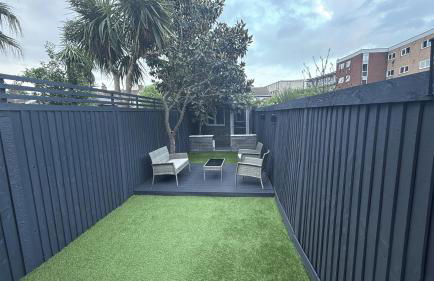 Southend Apartment With Parking, Private Garden and Beach Side Location - Foto 43