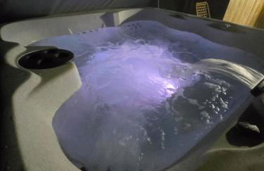 Incredible Modern Tiny Log Cabin near the Ammonoosuc River for a Romantic Getaway in New Hampshire - Foto 21