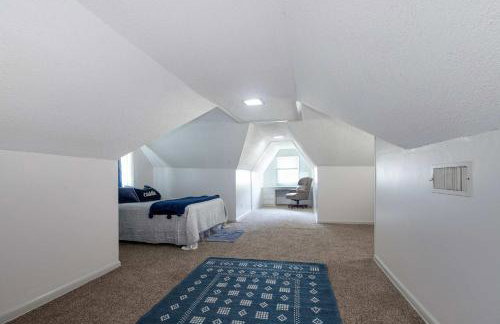 Home Sweet Home - Loft 3 BR - 1 BA WIFI SMART TV - Photo 12