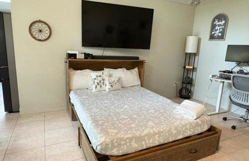 Heated Pool with Lanai- 10min from Beach- Lots of amenities - Foto 4