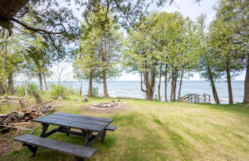 Yorita Manor - Lake Front Getaway! Dogs, Fire Pit & Deck - Photo 53